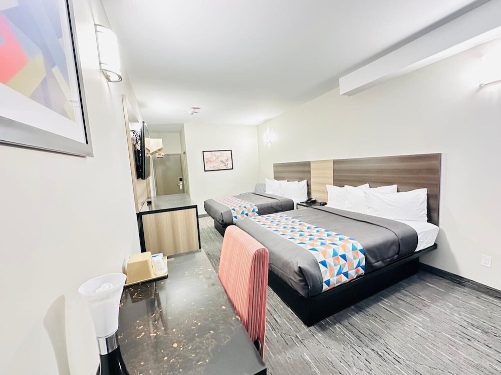 Deluxe Room, 1 King Bed with Sofa bed, Non Smoking, Air conditioning photo 1