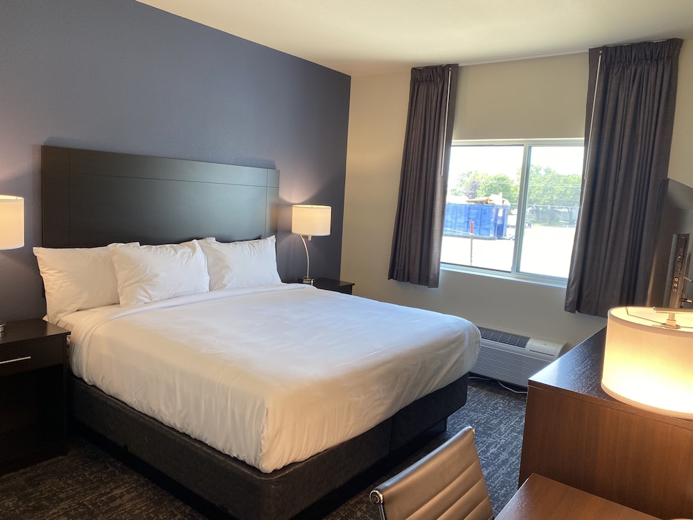 Single King Guestroom, Non-Smoking - Photo 1