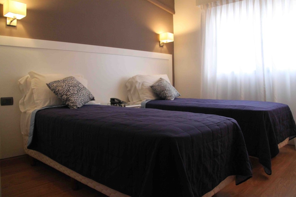 Double Room, 2 Twin Beds photo 1