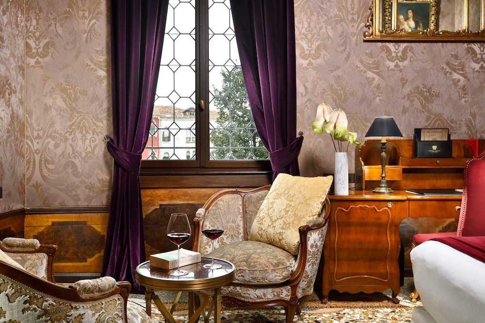 Luxury Suite, Canal View photo 3