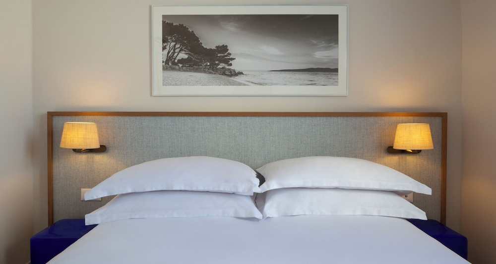 Suite, 1 Bedroom, Balcony, Partial Sea View photo 3