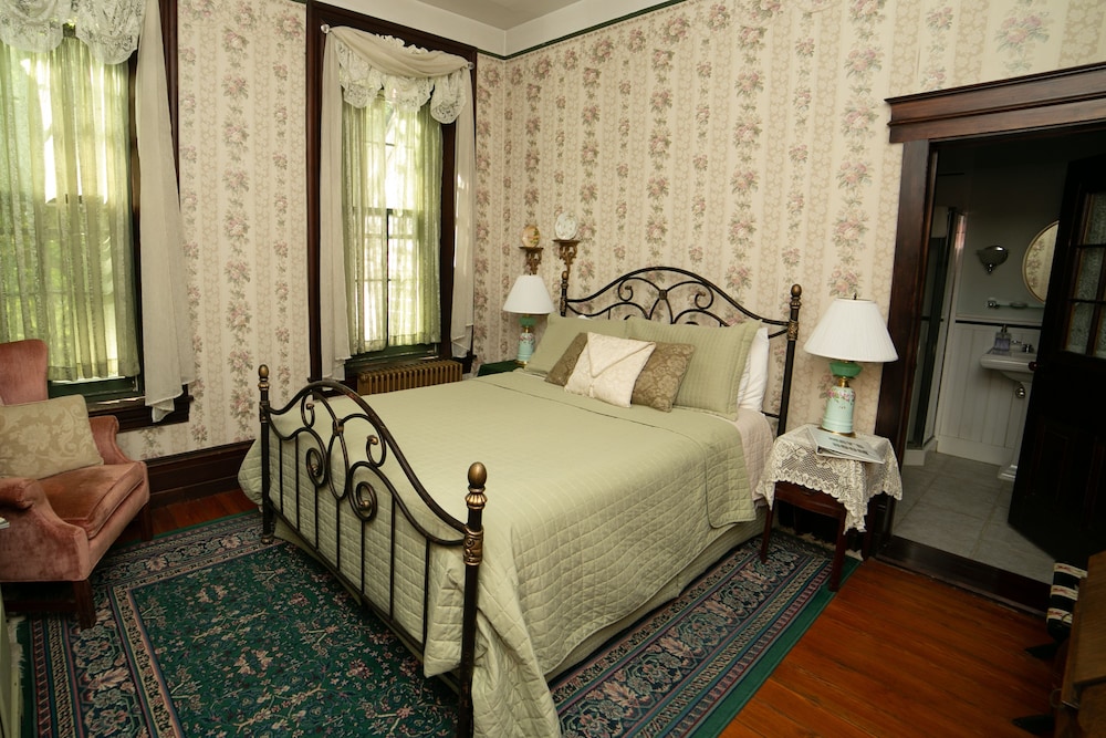Standard Room, 1 Queen Bed, Non Smoking photo 3