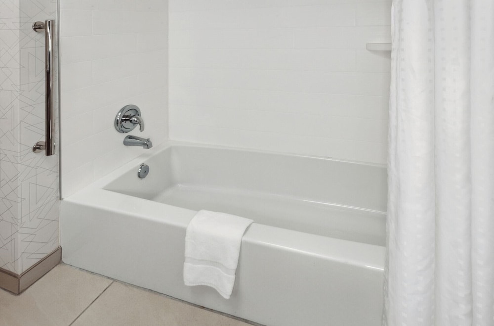 Suite, 1 King Bed with Sofa bed (Extra Floor Space) - Photo 11