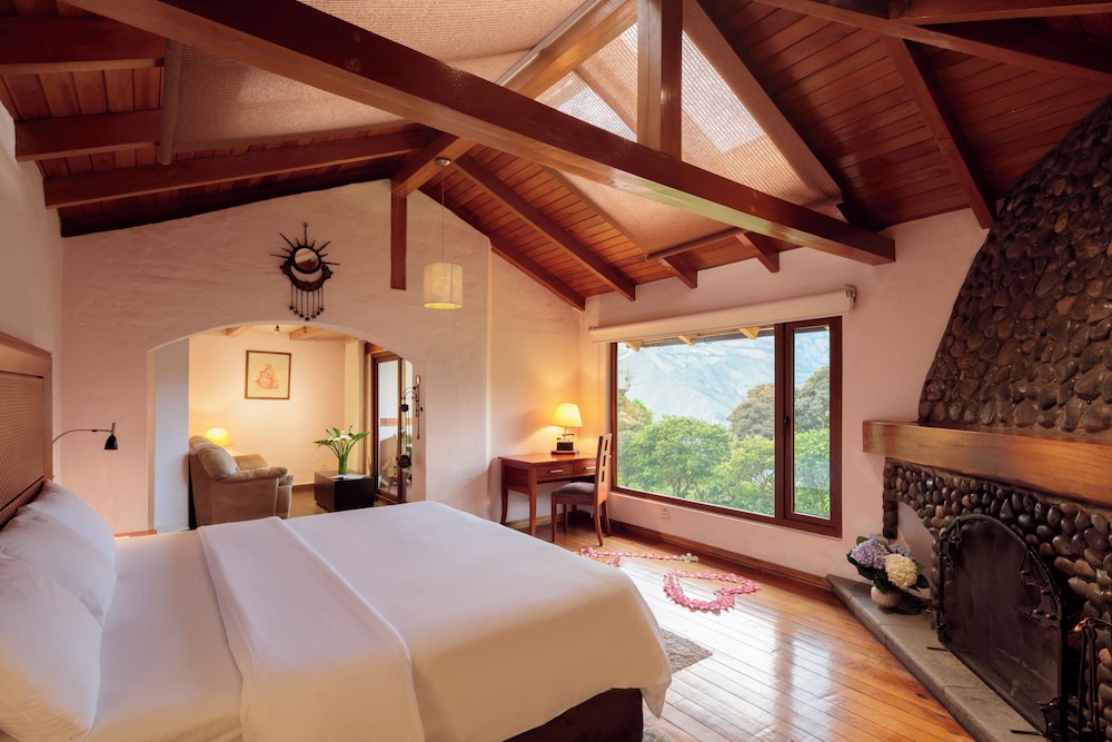 Grand Studio Suite, Hot Tub, Mountain View