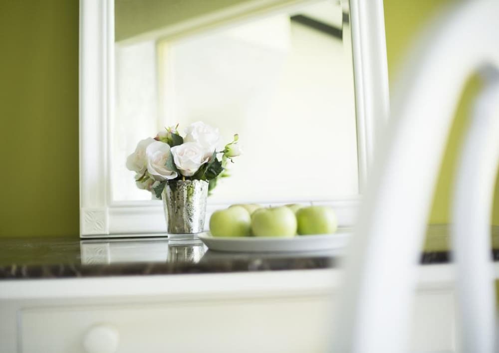 Superior Room, 1 King Bed, Garden View (Charm) - Photo 4