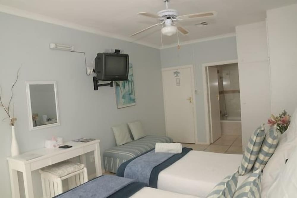 Family Room - Photo 3