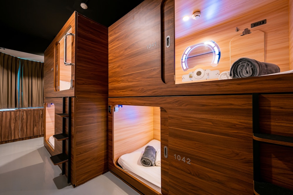 Room for 8 (8 Single Bed Capsule), Non Smoking photo 3