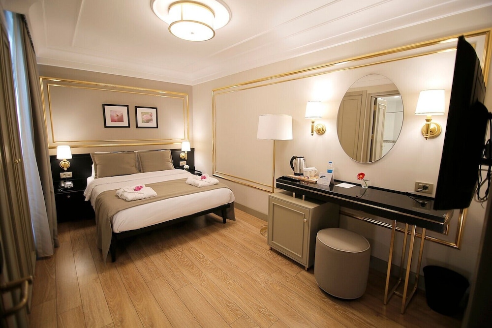 Deluxe Room with Land View