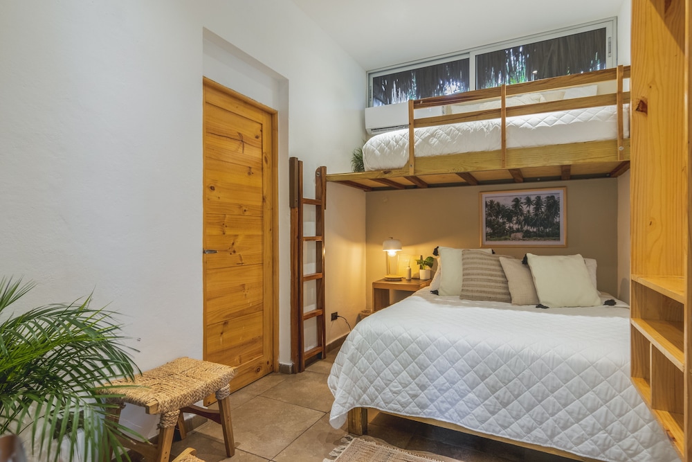 Deluxe Room, Garden View, Poolside