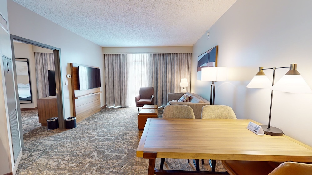 Suite, 1 King Bed, Corner - Photo 6