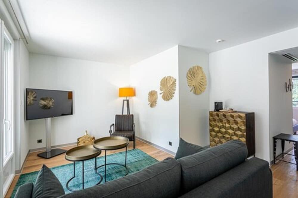 Suite - Photo 3