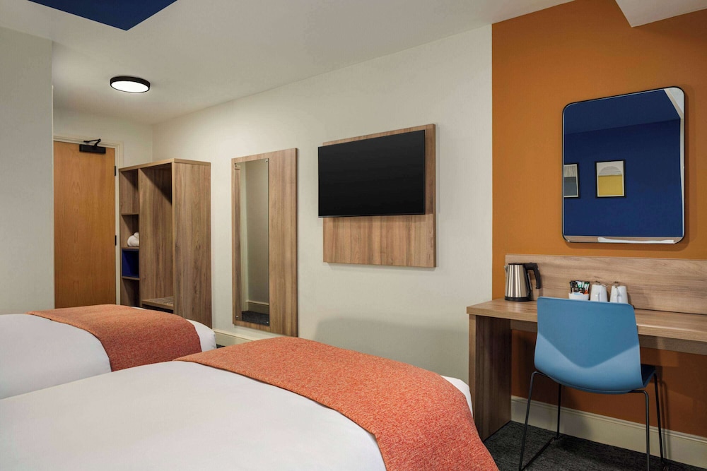 Room (Standard Twin) - Photo 7