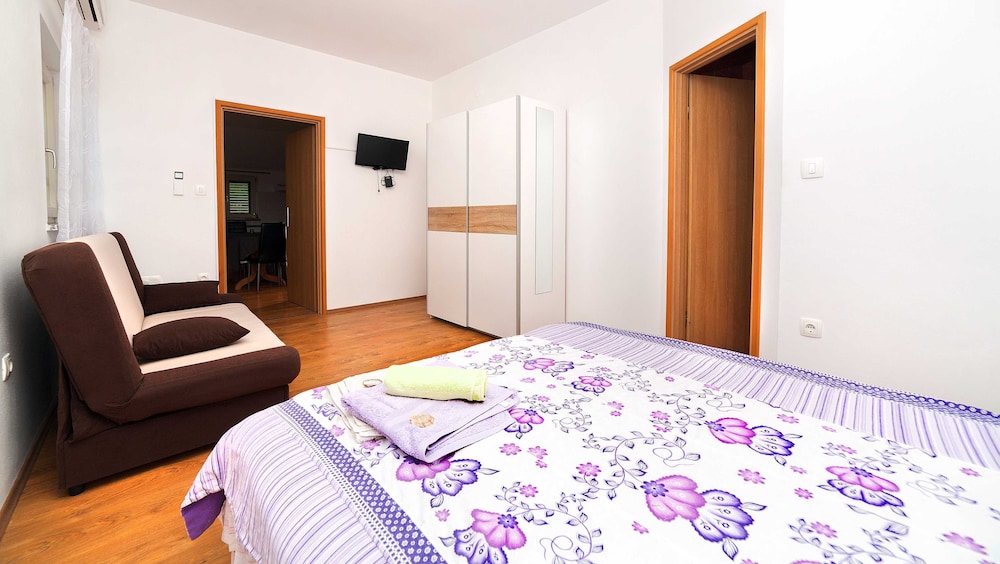 Apartment (Three Bedroom Apartment with Swimming)