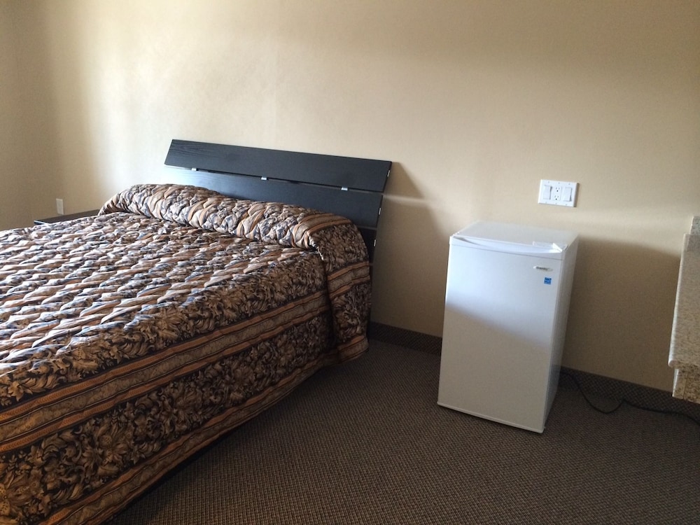 Standard Room, 1 Queen Bed, Non Smoking photo 2