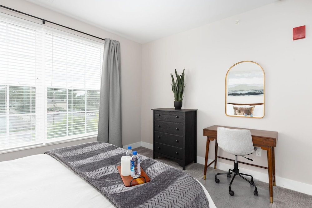 Downtown Luxury - Top Floor 2BR at Topiary Park, 写真 2