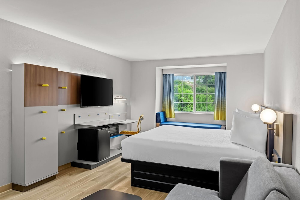 Suite, 1 King Bed, Non Smoking - Photo 6