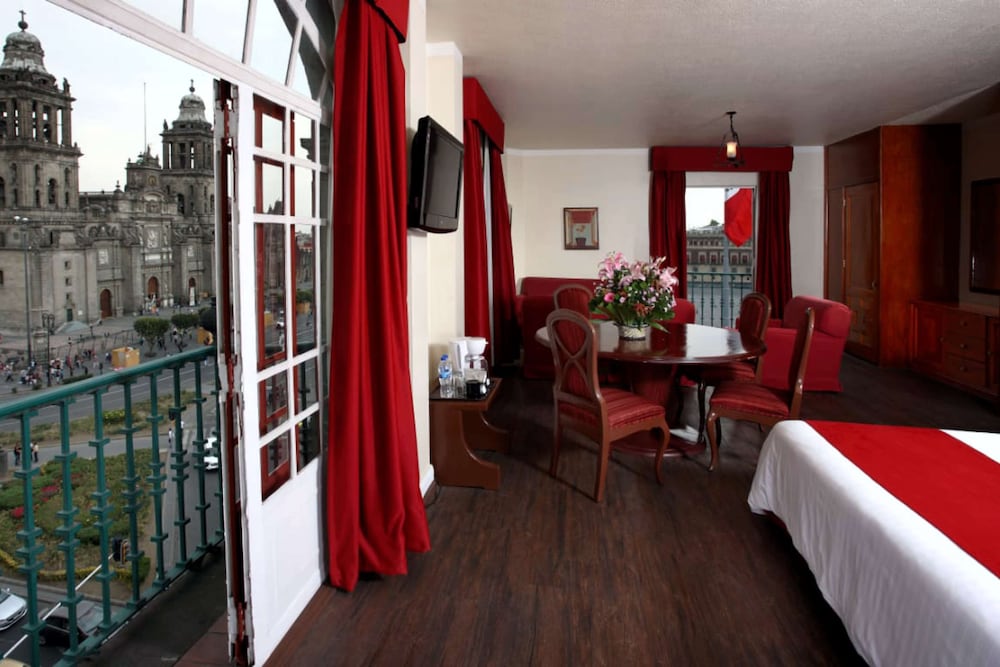 Suite, 1 King Bed, Non Smoking - Photo 1