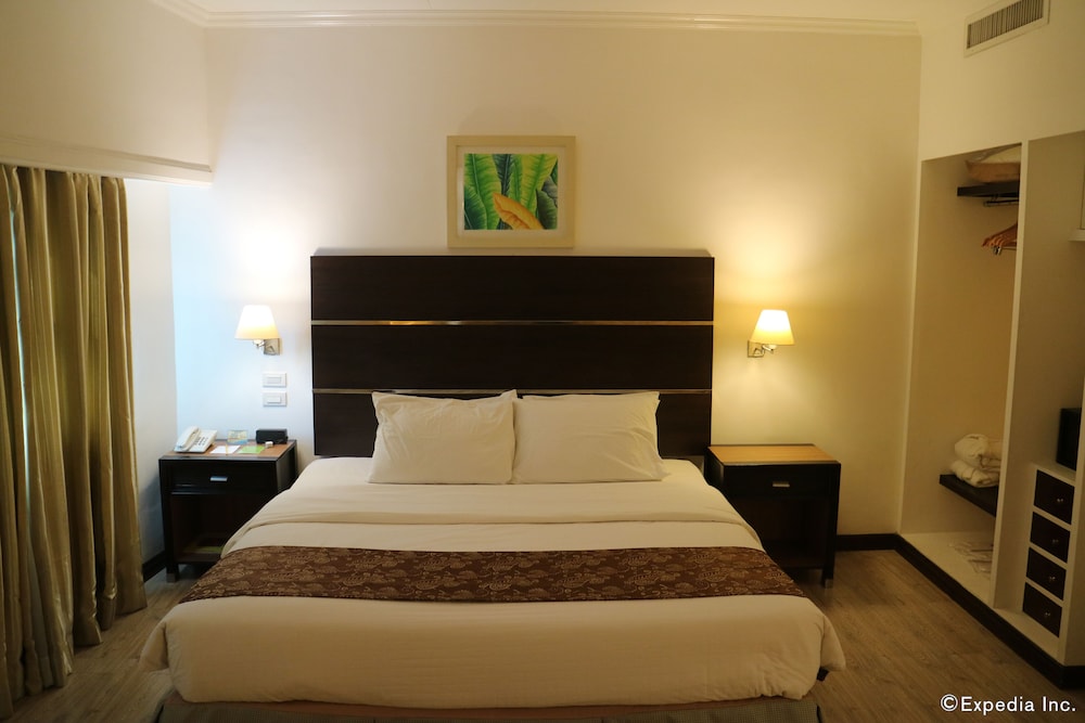 Suite, 1 King Bed, Non Smoking photo 1