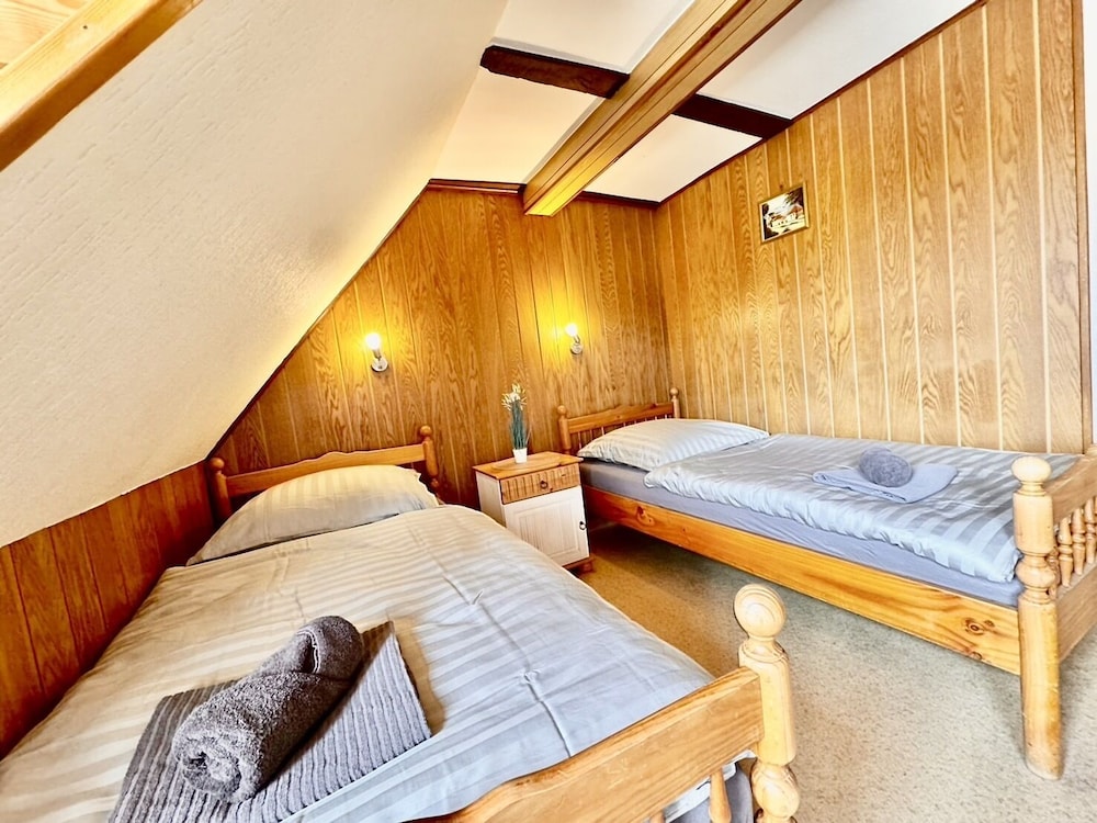 Twin Room, Private Bathroom photo 3