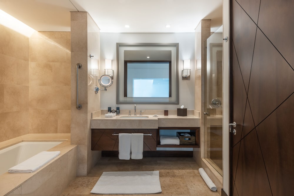 Executive Studio Suite, 1 King Bed - Photo 12