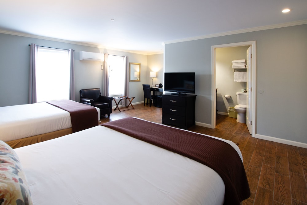 Standard Room, 2 Queen Beds, Non Smoking photo 1