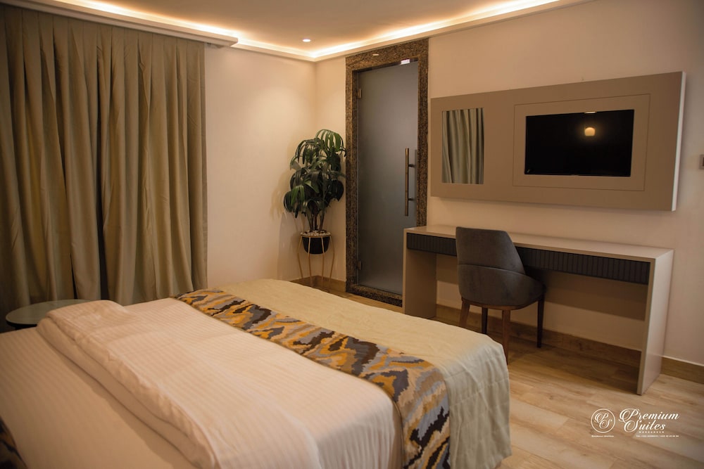 Comfort Apartment, 1 Queen Bed with Sofa bed, Patio, Pool View