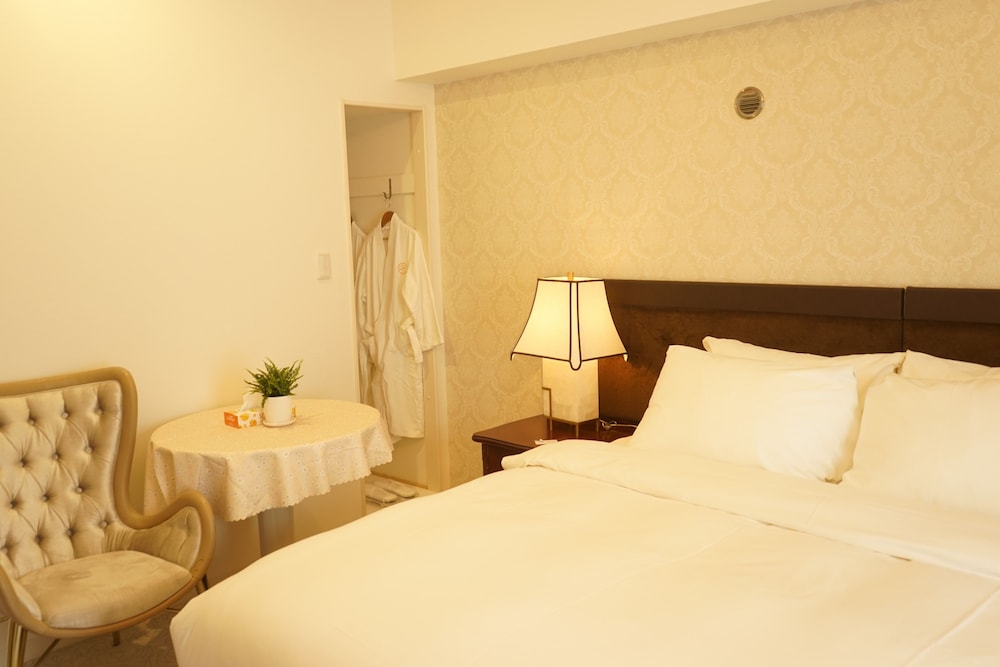 Deluxe King Room photo 3