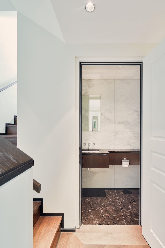 Grand Suite, Panoramic Rooftop, Livingroom, Fireplace, Sauna, Butler, Spa Access (12 years+) - Photo 11