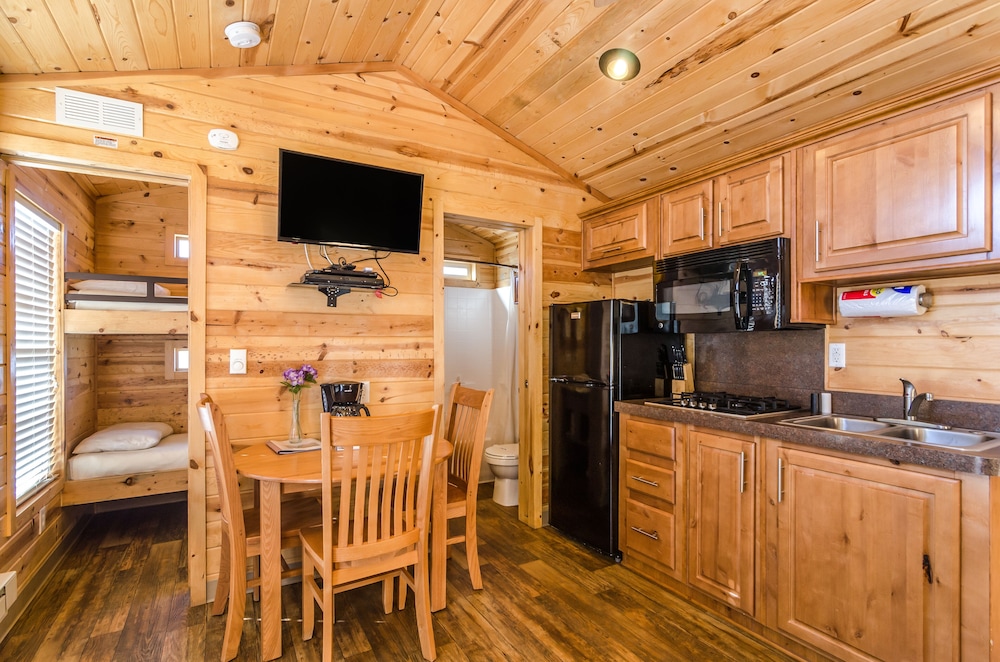 Cottage, 1 Bedroom (Side Entry, No Pets, Linens Available) photo 3