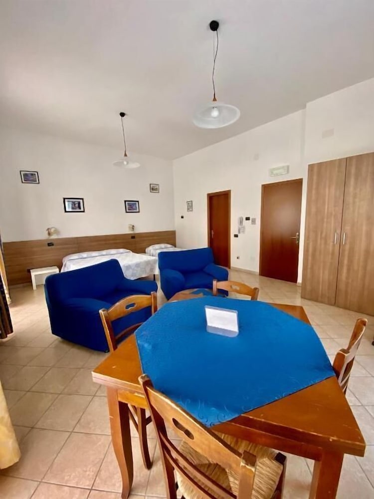 Standard Triple Room, 1 Bedroom photo 2