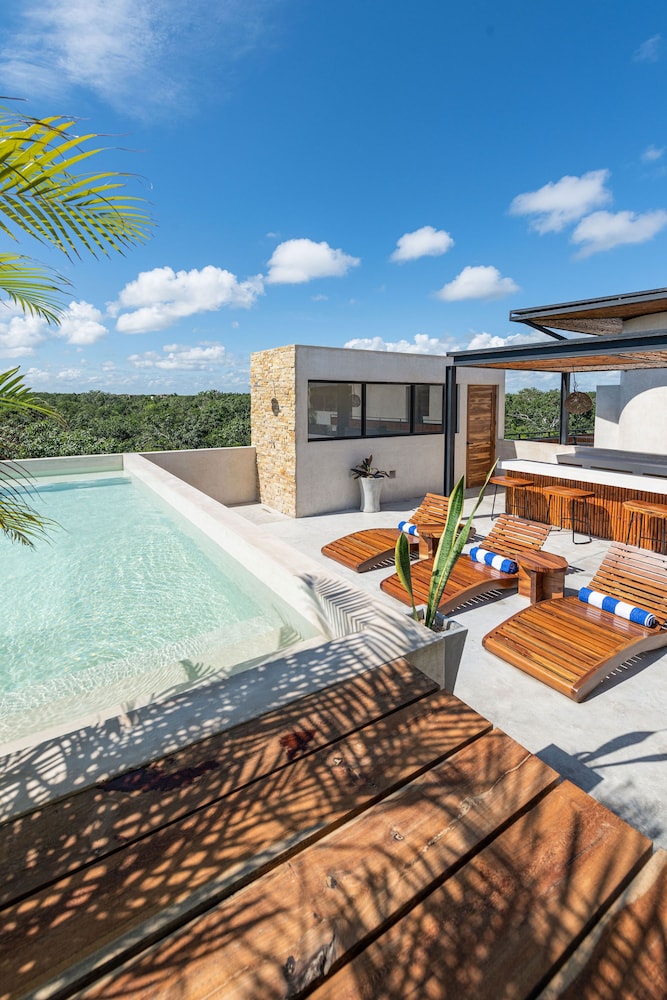 Panoramic Penthouse - Photo 12
