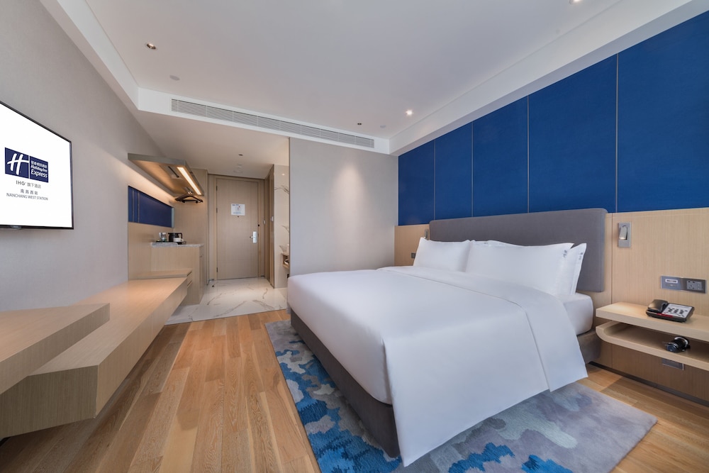 Standard Room, 1 King Bed (High Floor) photo 2
