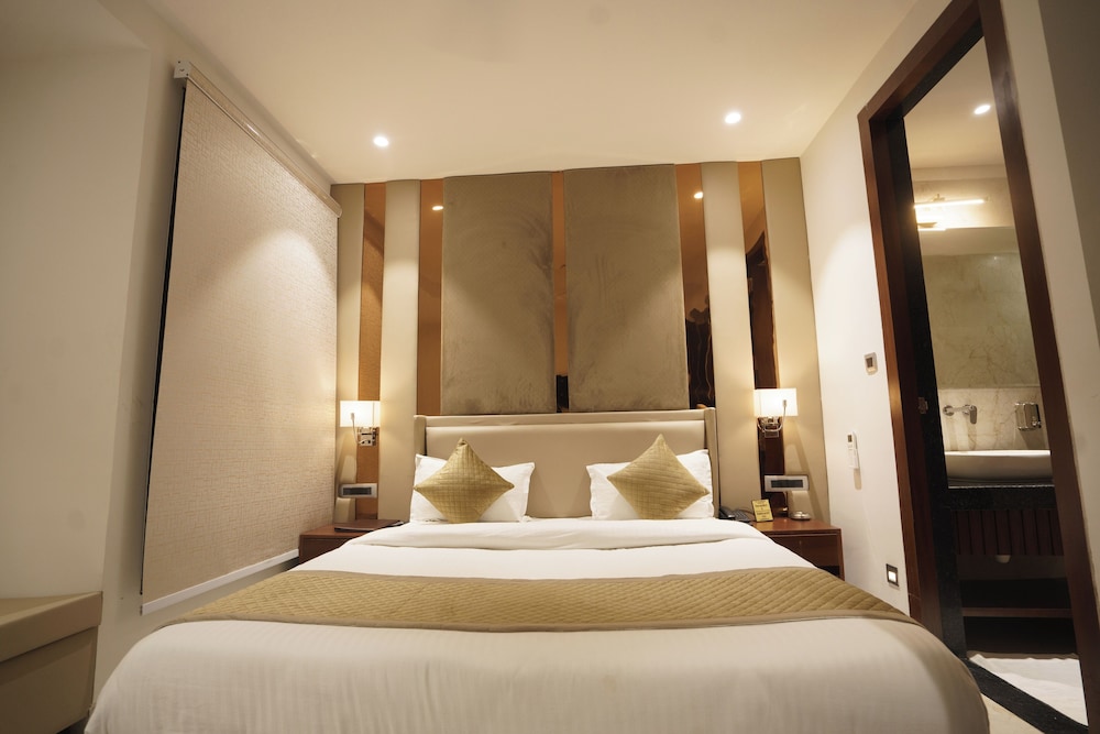 Royal Room photo 2
