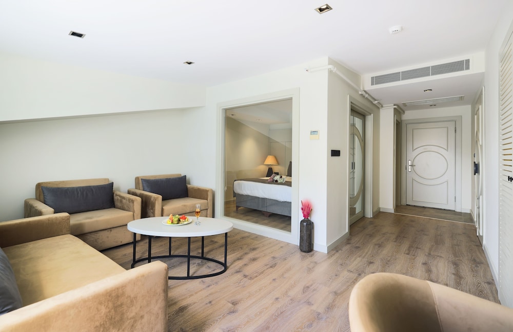 Family Suite, Air conditioning, City View photo 2