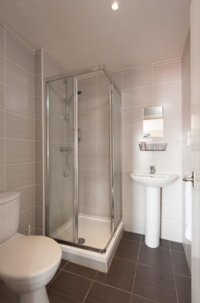 Family Room, Ensuite (3) - Photo 6