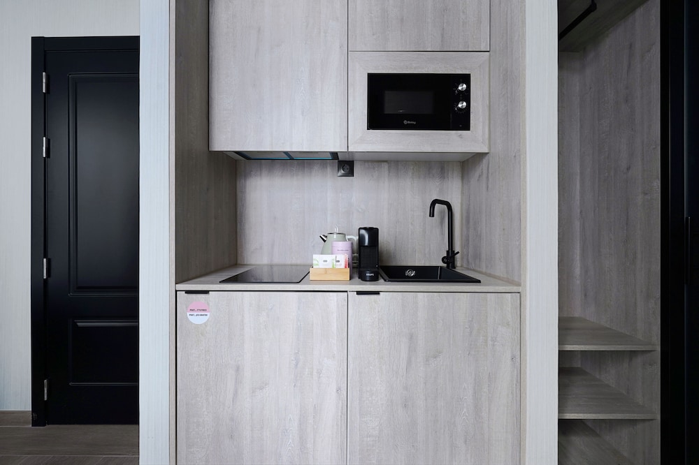 Medium Studio with Kitchenette