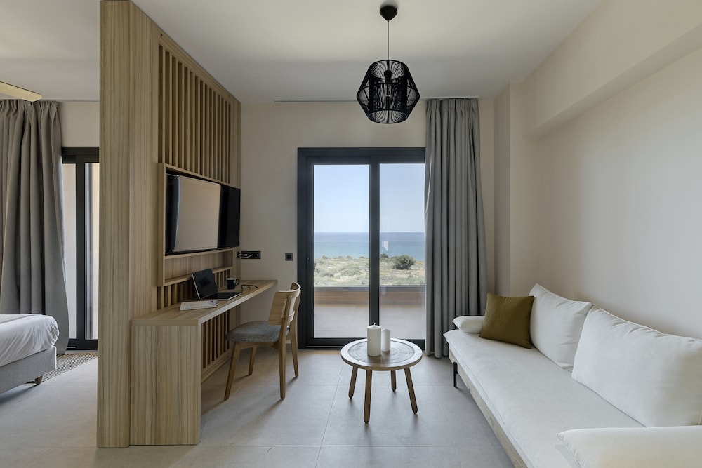 Deluxe Room, Balcony, Sea View photo 2