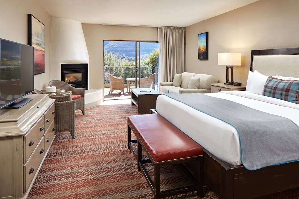 Deluxe Suite, 1 King Bed (Junior) photo 1