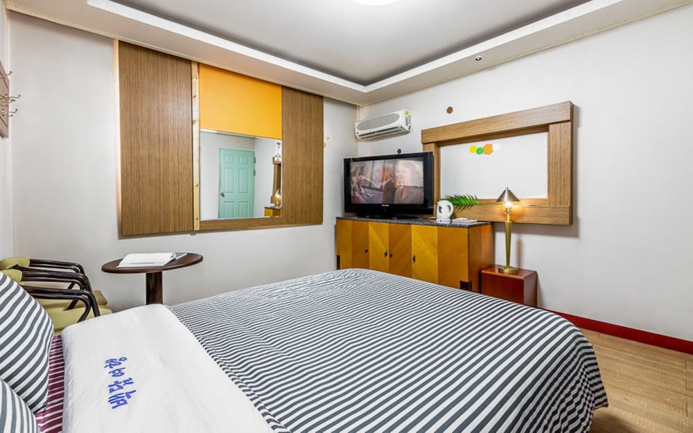 Standard Room - Photo 7