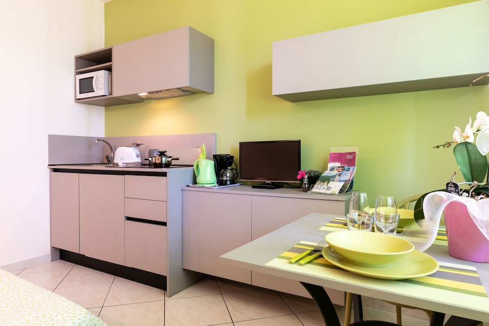 Studio, 1 Double Bed, Kitchenette, Lake View photo 1