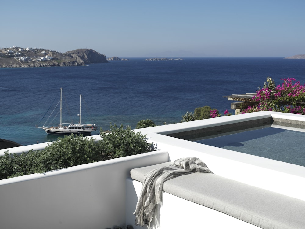 Executive Suite, Private Heated Pool, Sea View - Photo 11