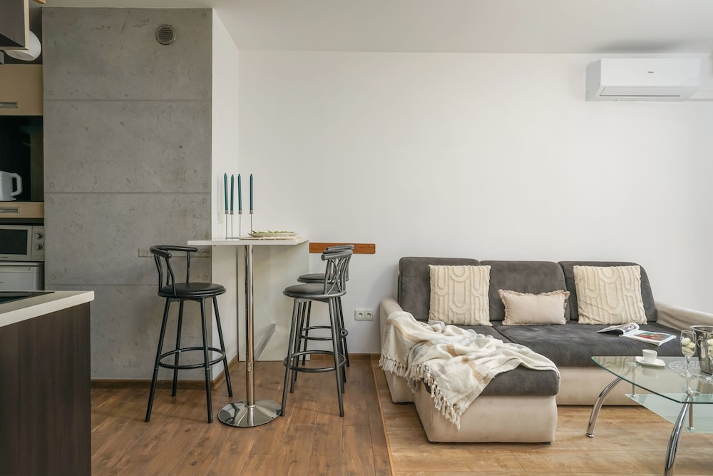 Economy Apartment (Pure Rental G0814)