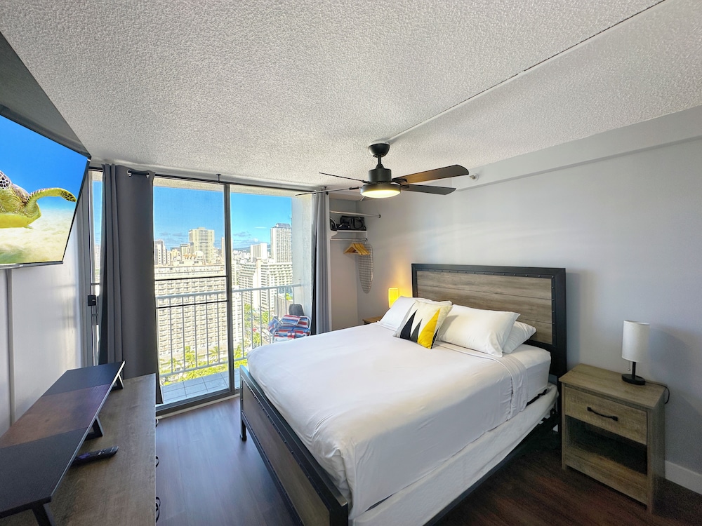 Pacific Monarch - 1 BR - Ocean & City Views: Apartment, 1 Queen Bed With Sofa Bed, Ocean View photo