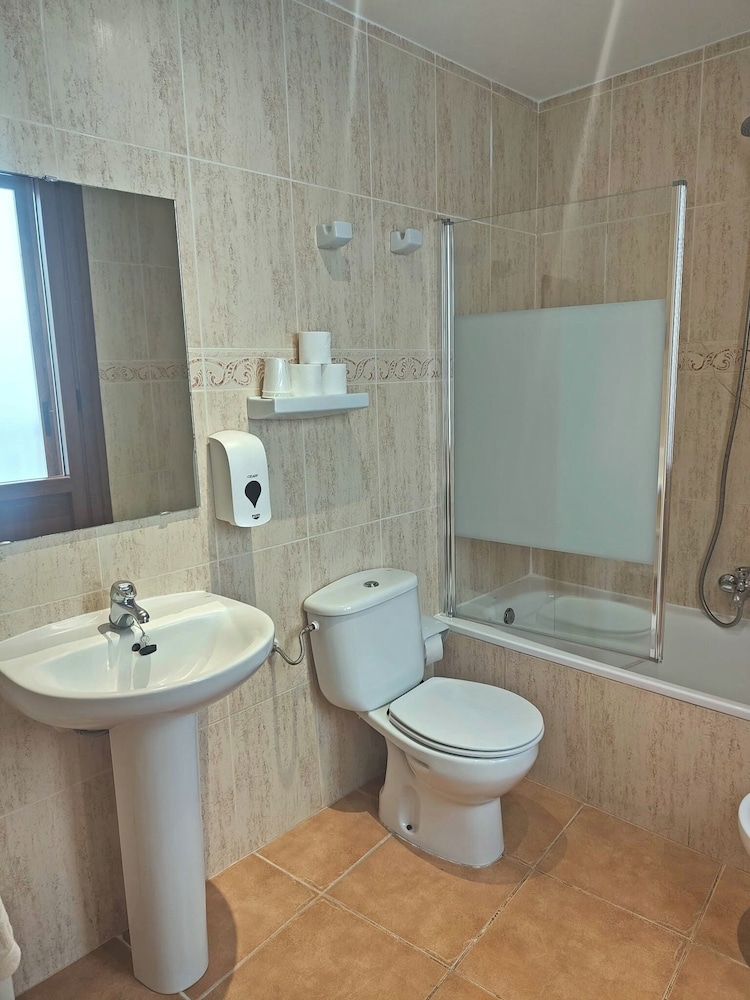 Standard Double Room, 1 Queen Bed - Photo 11