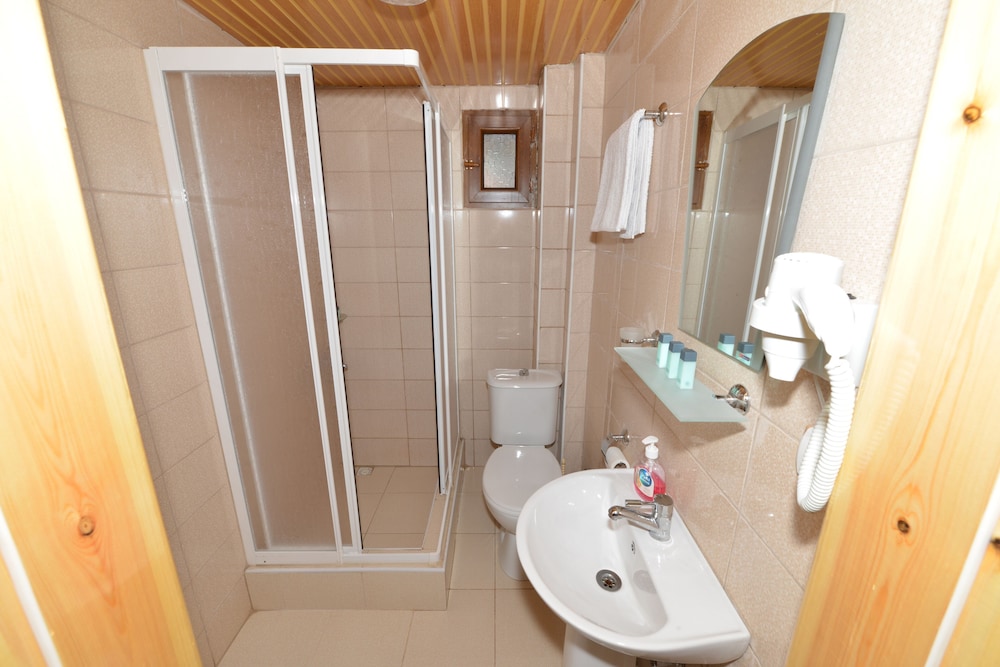 Standard Triple Room - Photo 2