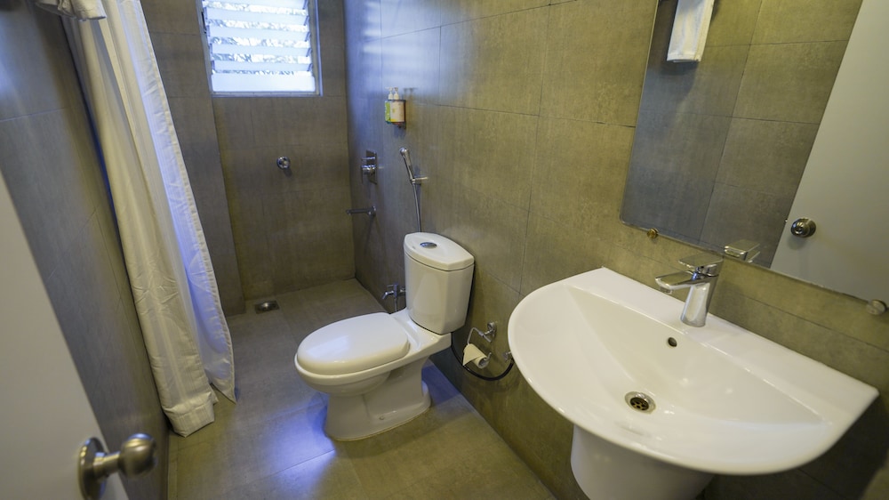 Standard Twin Room - Photo 2