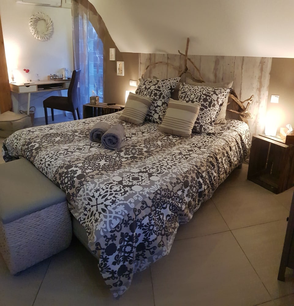 Deluxe Double Room, 1 King Bed, Garden View photo 1