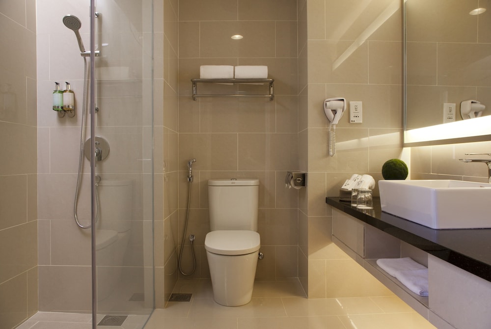 Executive Studio, 1 King Bed with Sofa bed, Balcony - Photo 3