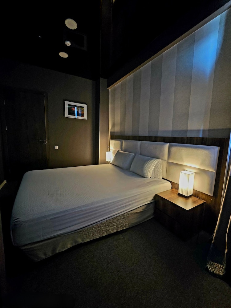 Deluxe Suite - Photo 1