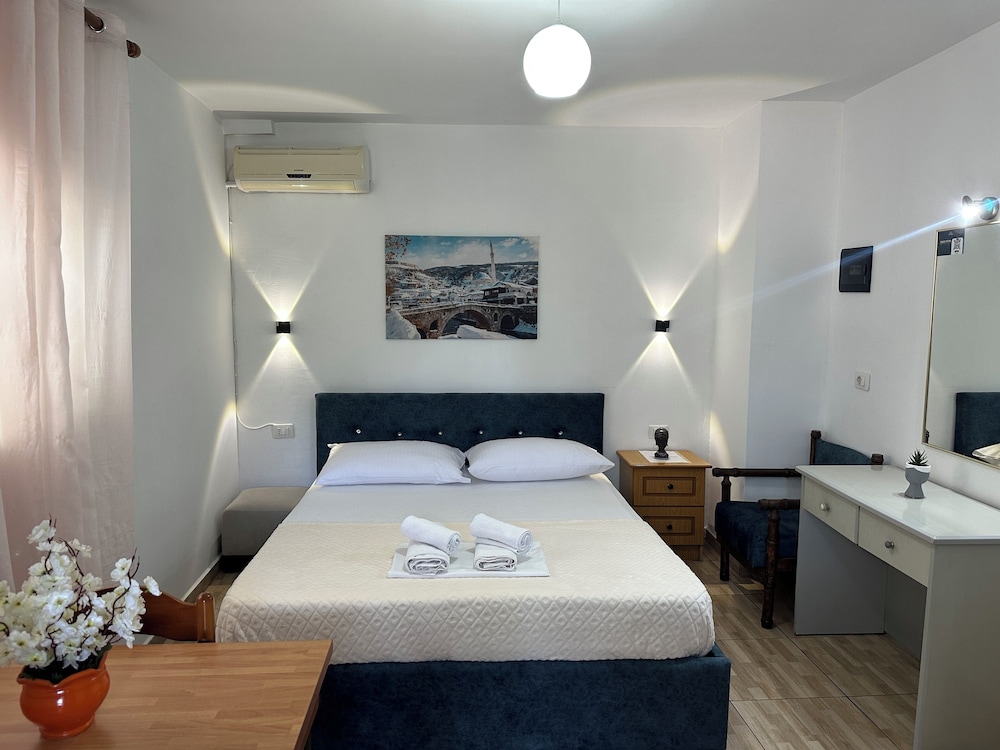 Basic Double Room, Kitchen
